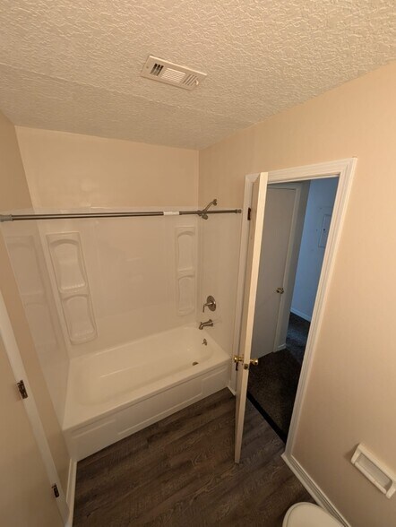 Building Photo - 458 Bentwood Ln