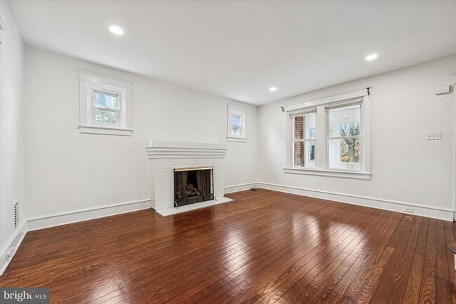 Building Photo - 10 W Jefferson St