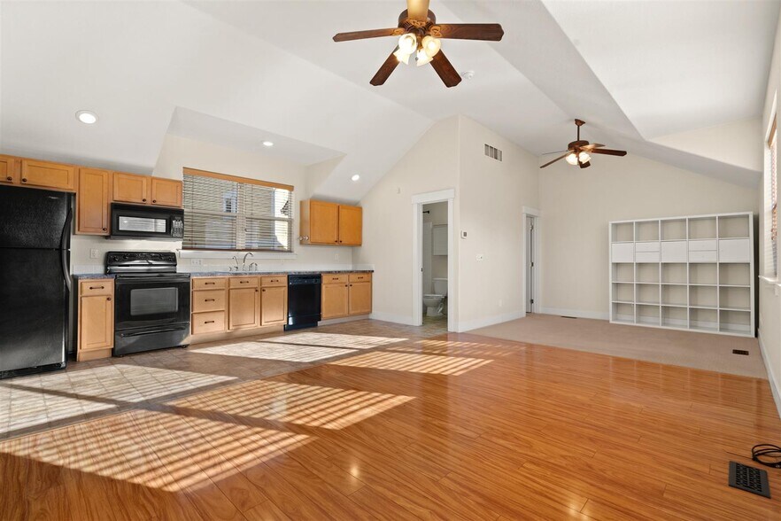 Incredible studio apartment, separate from the main house! Large living space with walk-in closet. - 4144 Lost Canyon Drive