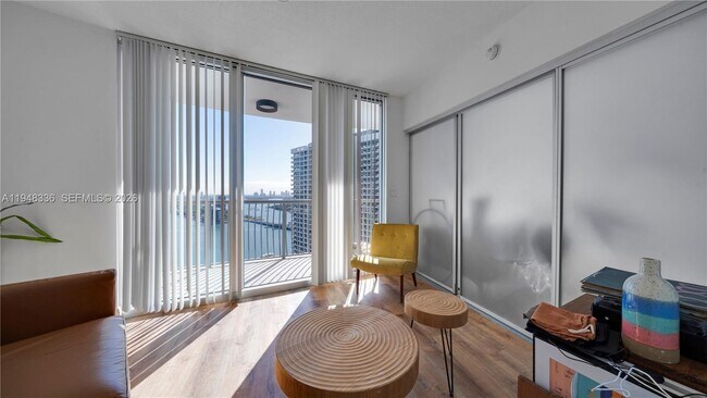 Building Photo - 1750 N Bayshore Dr