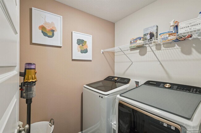 Building Photo - 5260 Peach Dr