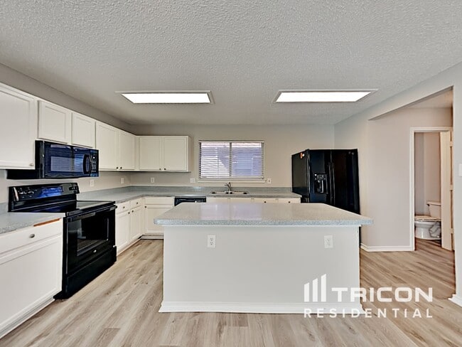 Building Photo - 1052 Shadywood Dr