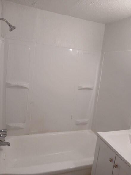 Building Photo - 1950 Nelawood Rd