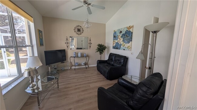 Building Photo - 174 W Romany Loop