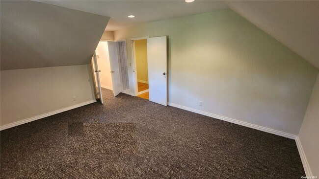 Building Photo - 3 Ridge Dr E