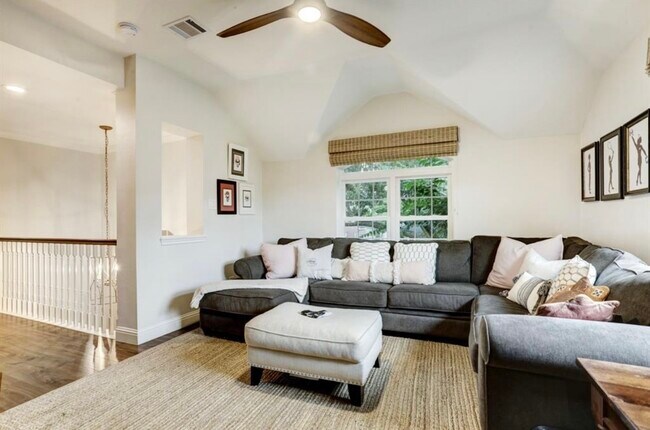 Building Photo - 5523 Island Breeze Dr