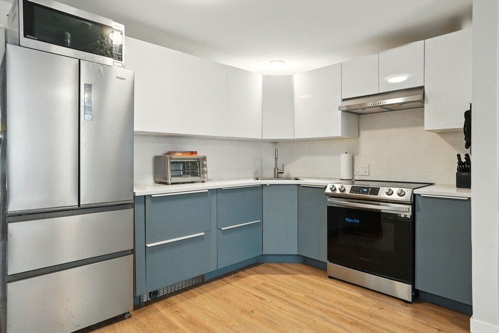 Building Photo - 100 E Brookline St