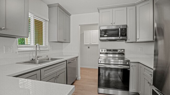 Building Photo - Charming 2 bedroom 1 bath!
