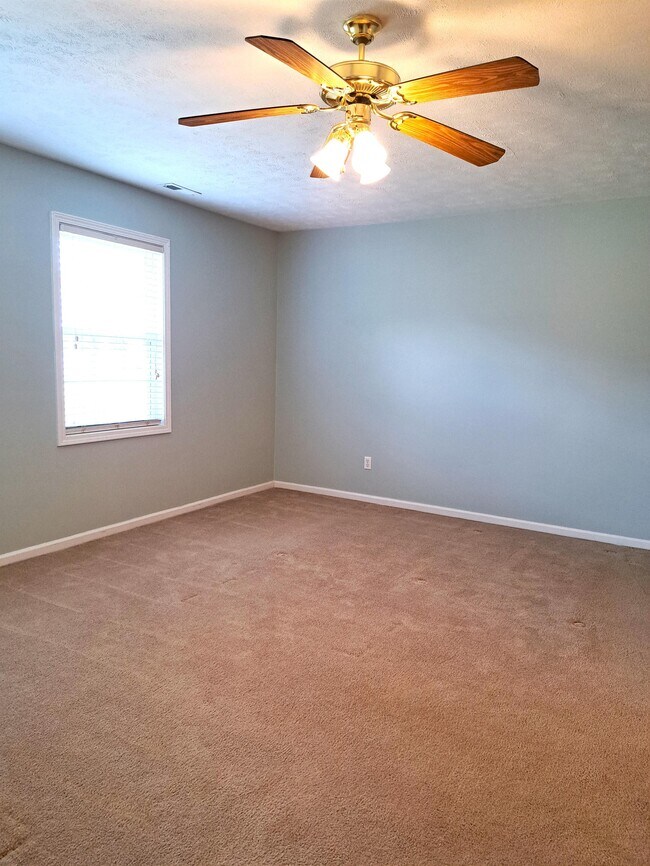 Building Photo - 1908 Joslyn Dr