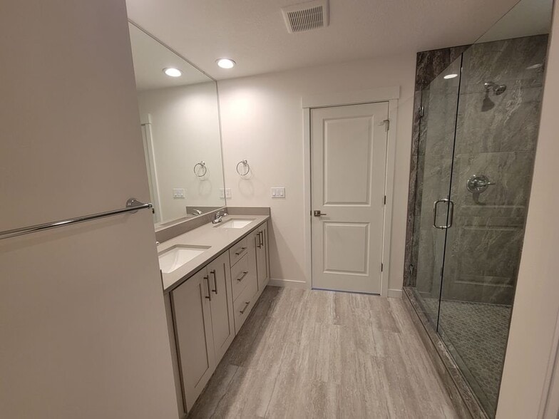 Building Photo - 2744 Woodfern Ln
