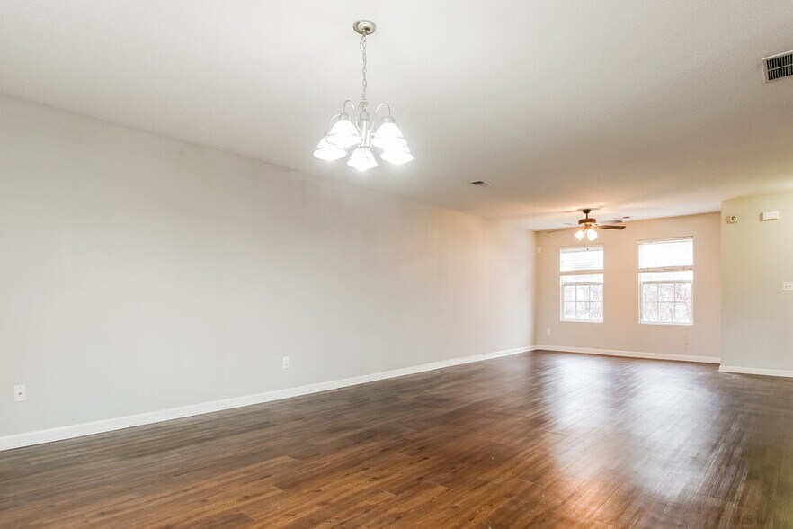 Building Photo - 10216 Cottage Farms Dr