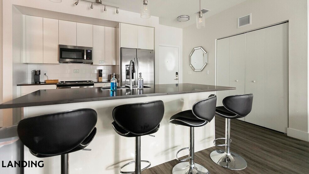 Building Photo - 4950 W Prescott St