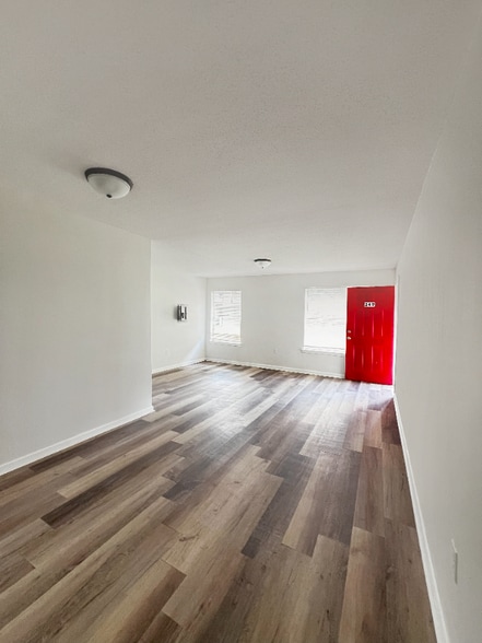 Building Photo - 2411 Talonwood Dr