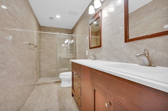 Building Photo - 40 Cottonwood St