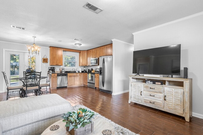 Building Photo - 114 Lassere Cir