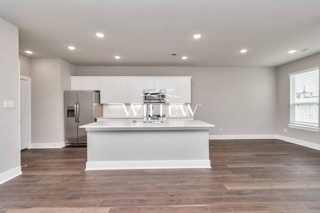 Building Photo - Spacious 4-Bedroom Home – 6 Weeks FREE Rent!