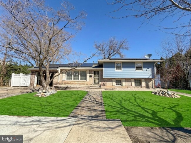 Building Photo - 322 W Nicholson Rd