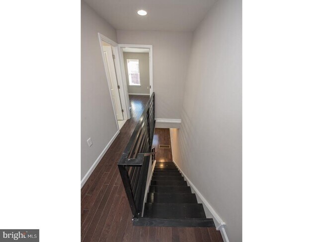 Building Photo - 437 Greenwich St