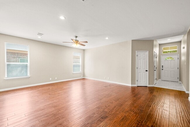 Building Photo - For Rent! Updated Single Story in Sonoma R...