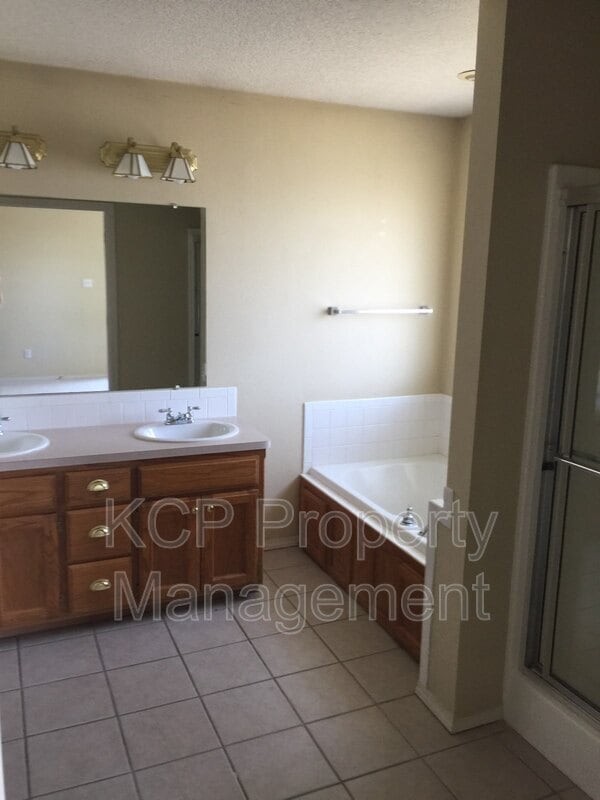 Building Photo - 305 Northridge Dr