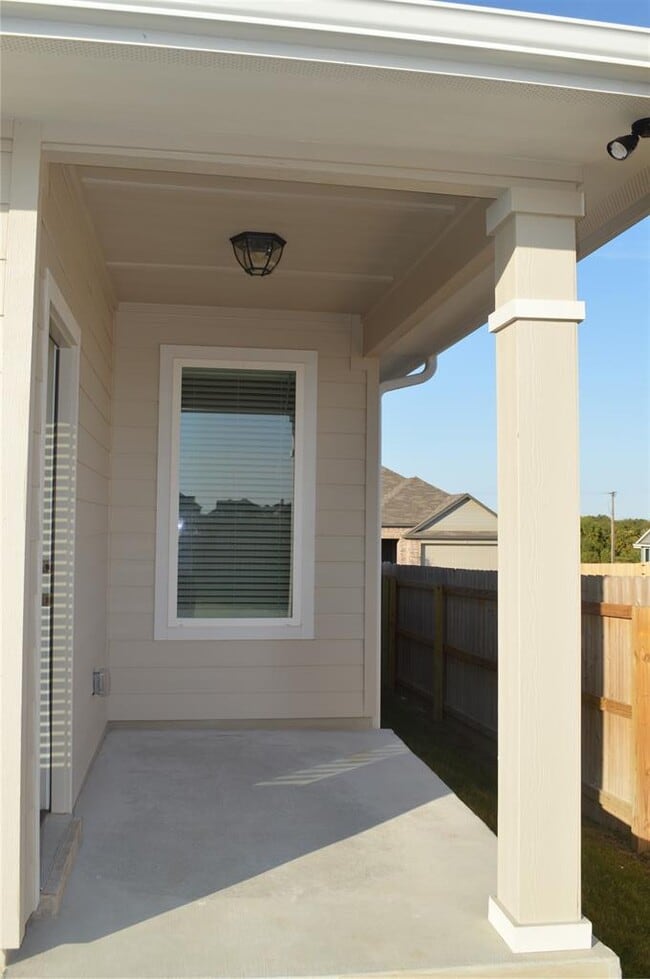 Building Photo - 2007 Filmore Cv