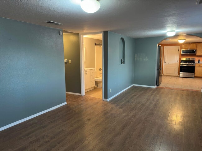 Building Photo - 609 San Clemente Ave NW