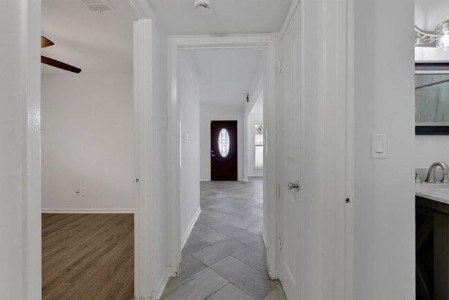 Building Photo - 8638 Cottage Gate Ln