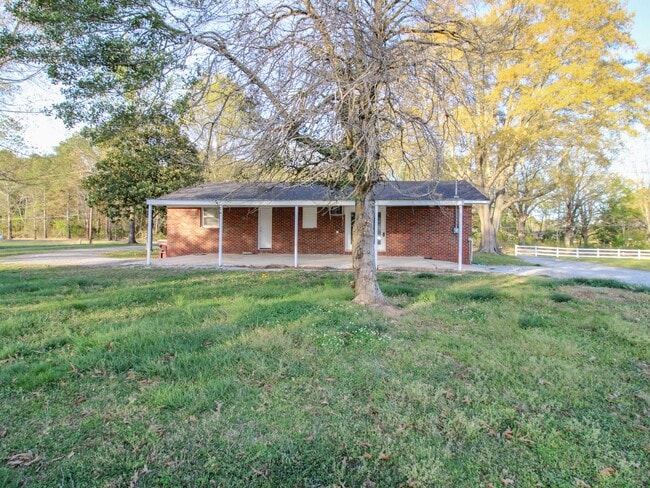 Building Photo - Nice Home close to Ardmore!