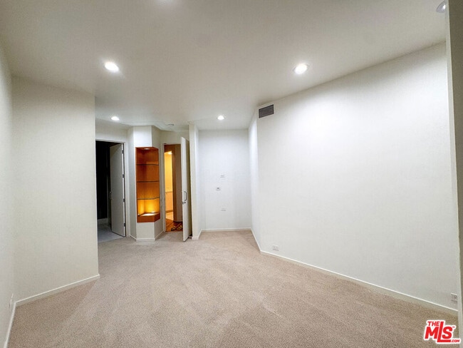 Building Photo - 3505 Ocean Front Walk