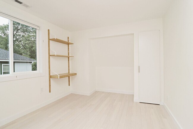 Building Photo - Bright & Modern Downtown Home Near UVA Medical Center