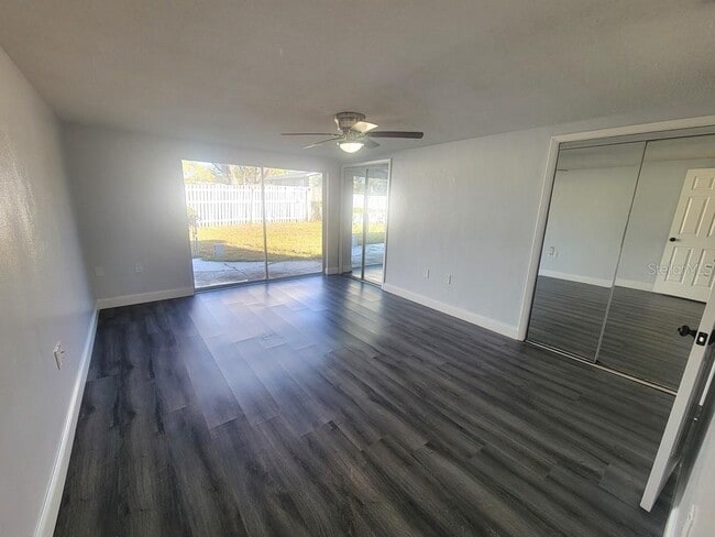 Building Photo - 7741 Treasure Pointe Dr