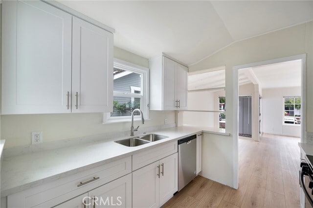 Building Photo - 122 Apolena Ave