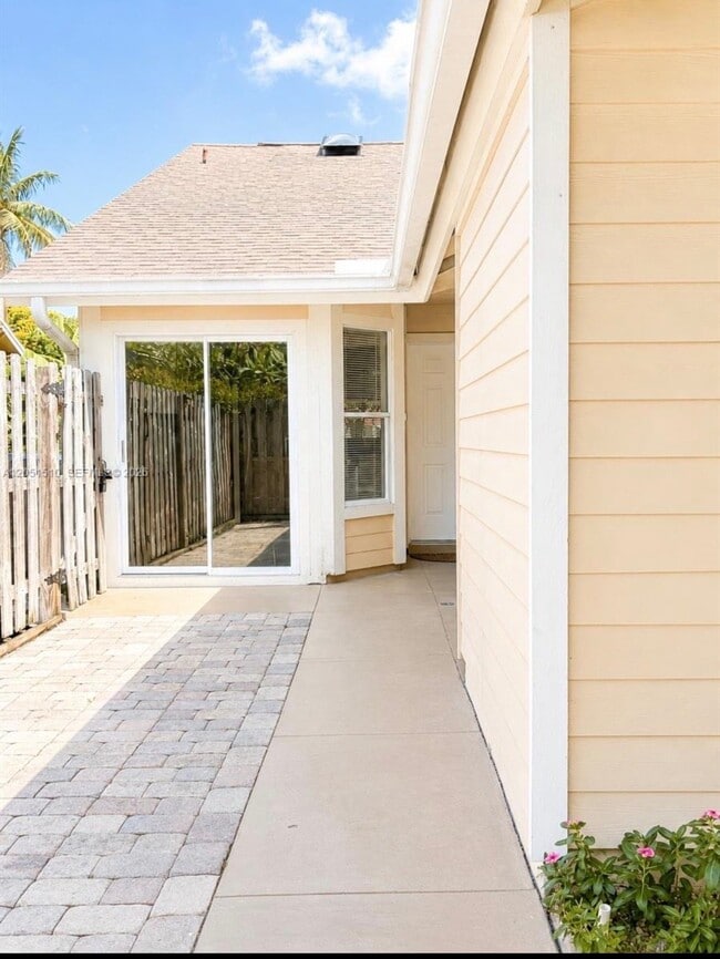 Building Photo - 12686 Westhampton Cir