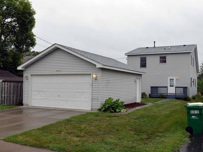 Building Photo - Robbinsdale Home for Rent
