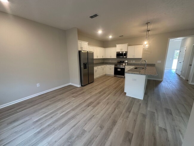 Building Photo - BRAND NEW Beautiful 3 Bed 2.5 Bath Townhou...