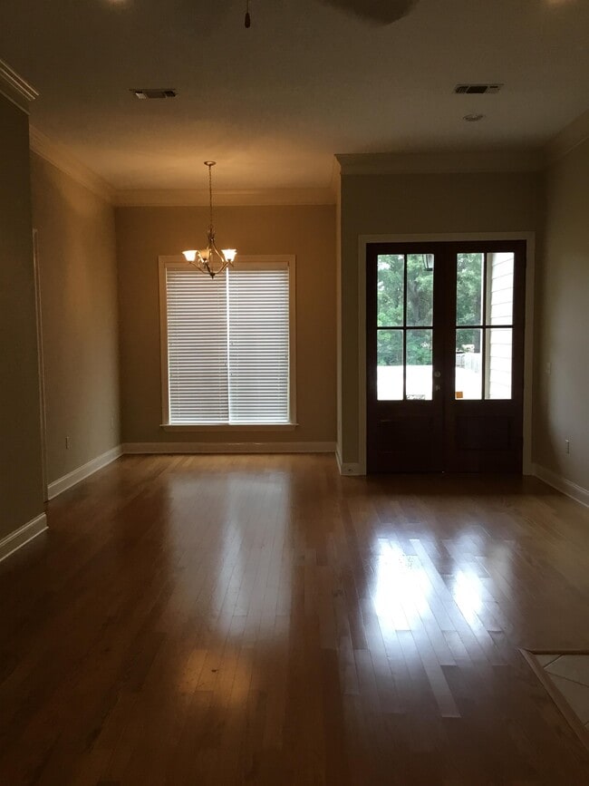 Building Photo - 19 Village Dr