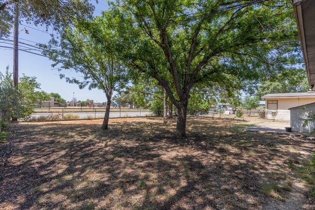 Building Photo - 214 Antrim Dr