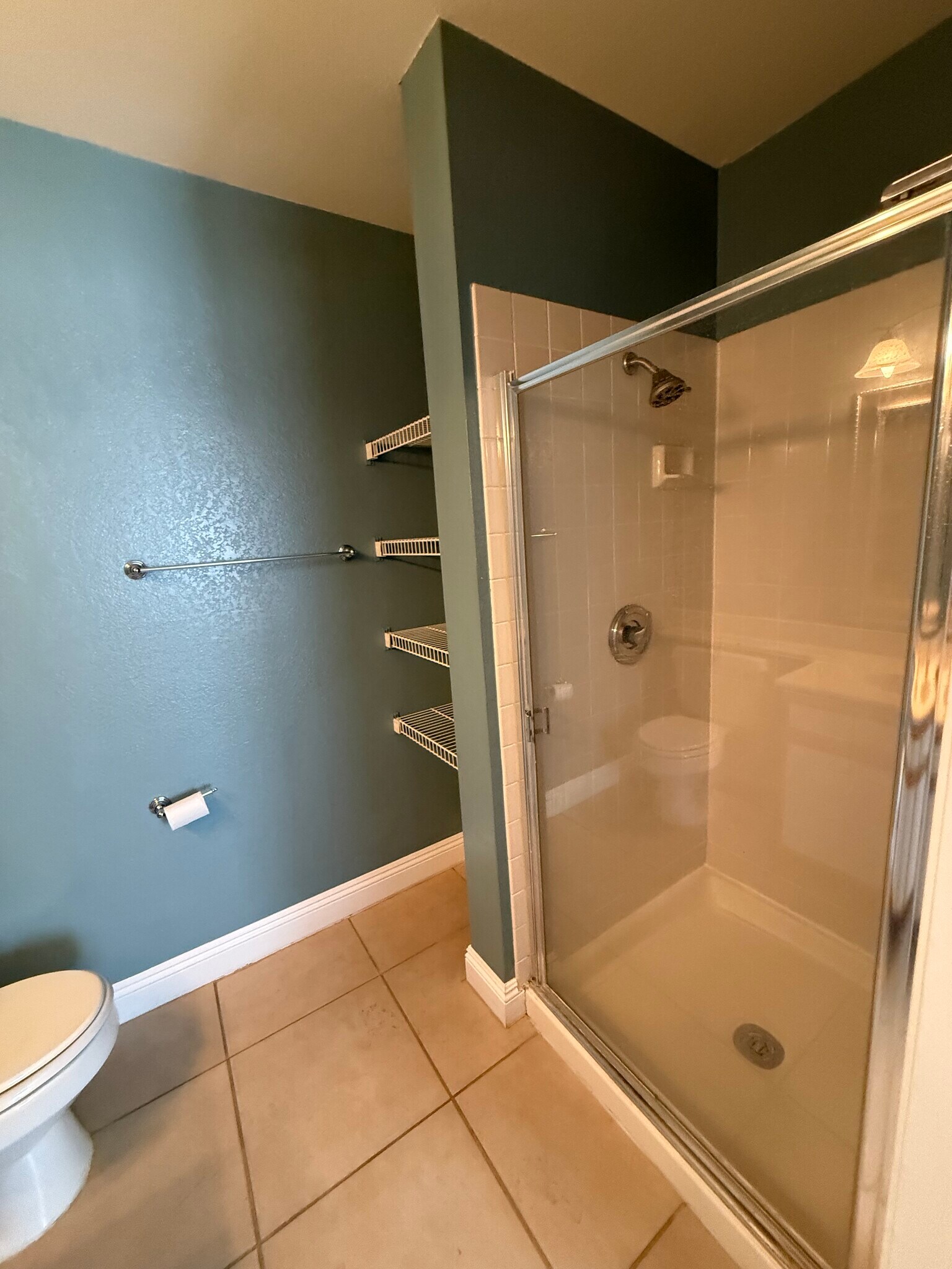 Building Photo - 2200 S Fort Apache