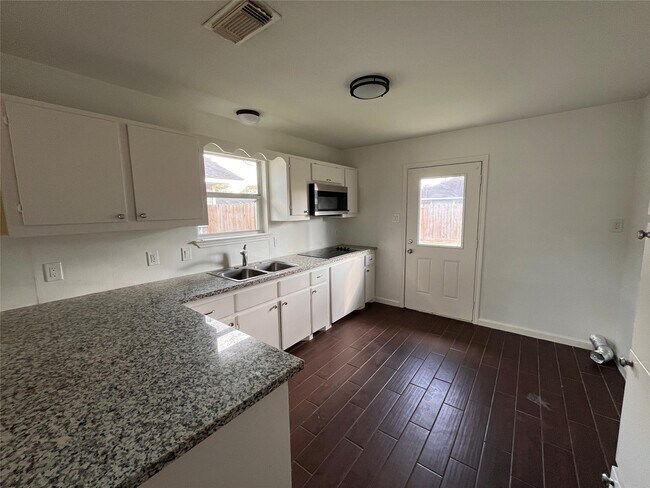 Building Photo - 11842 Greencanyon Dr