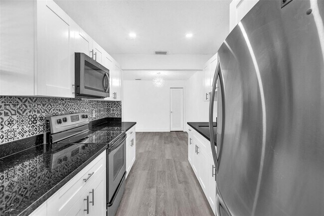 Building Photo - 7344 SW 8th Ct