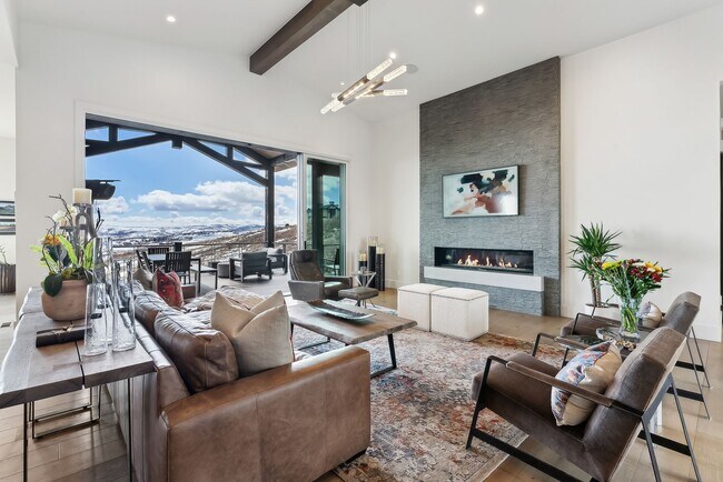 Building Photo - 3450 Ridgeway Dr