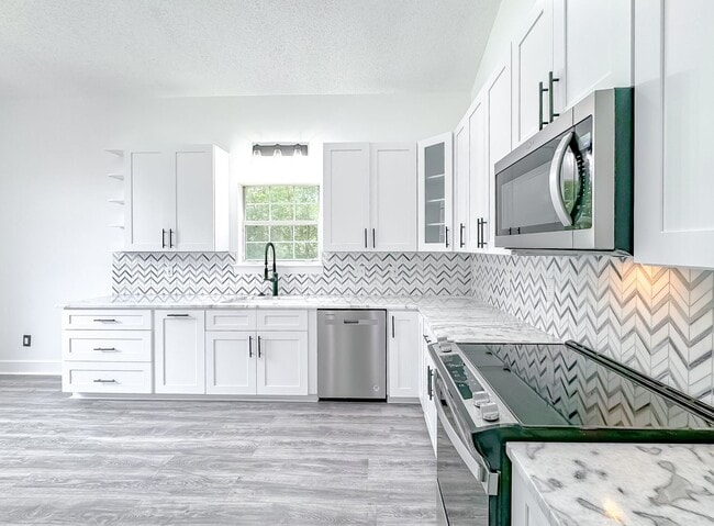 Building Photo - 4 BEDROOM 2.5 BATHROOM HOME IN OX-BOTTOM M...
