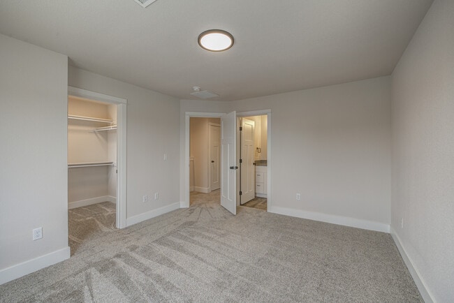 Building Photo - 600 Badger Ln