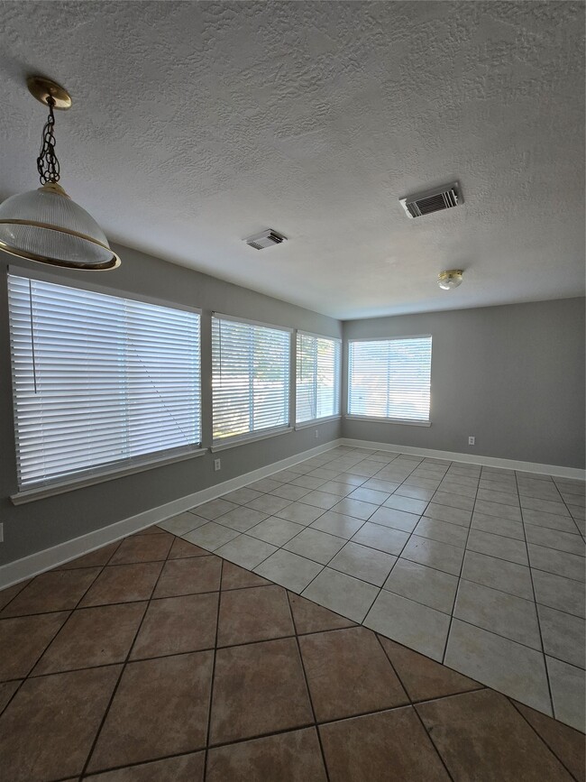 Building Photo - 15850 E Park Ct