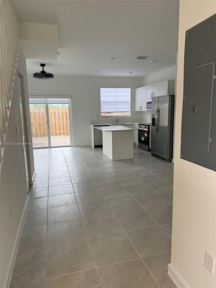 Building Photo - 2582 SE 29th St