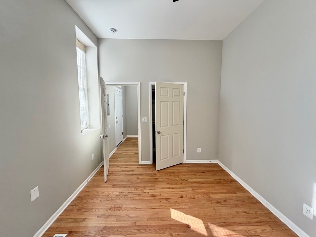 Building Photo - 1013 W 19th St