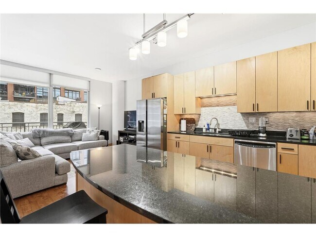 Building Photo - 215 10th Ave S