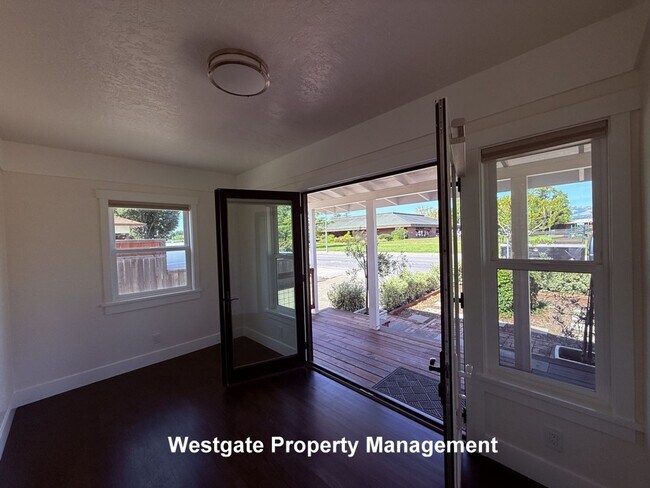 Building Photo - 220 Payran St