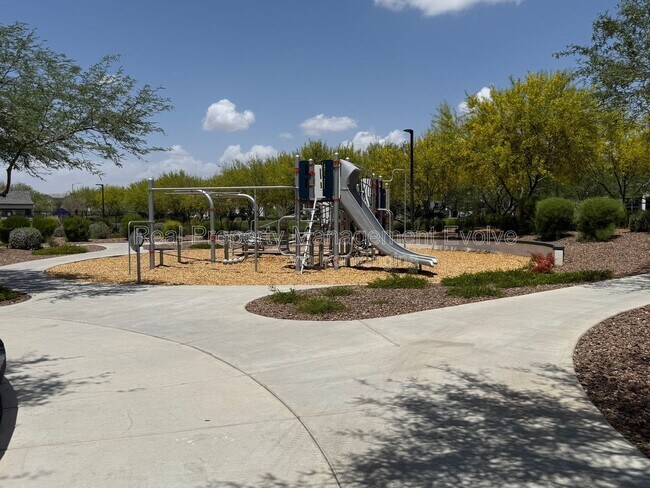 Building Photo - 5118 E Anderson Dr