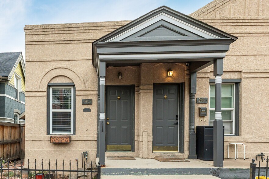 Building Photo - 2482 W Argyle Pl